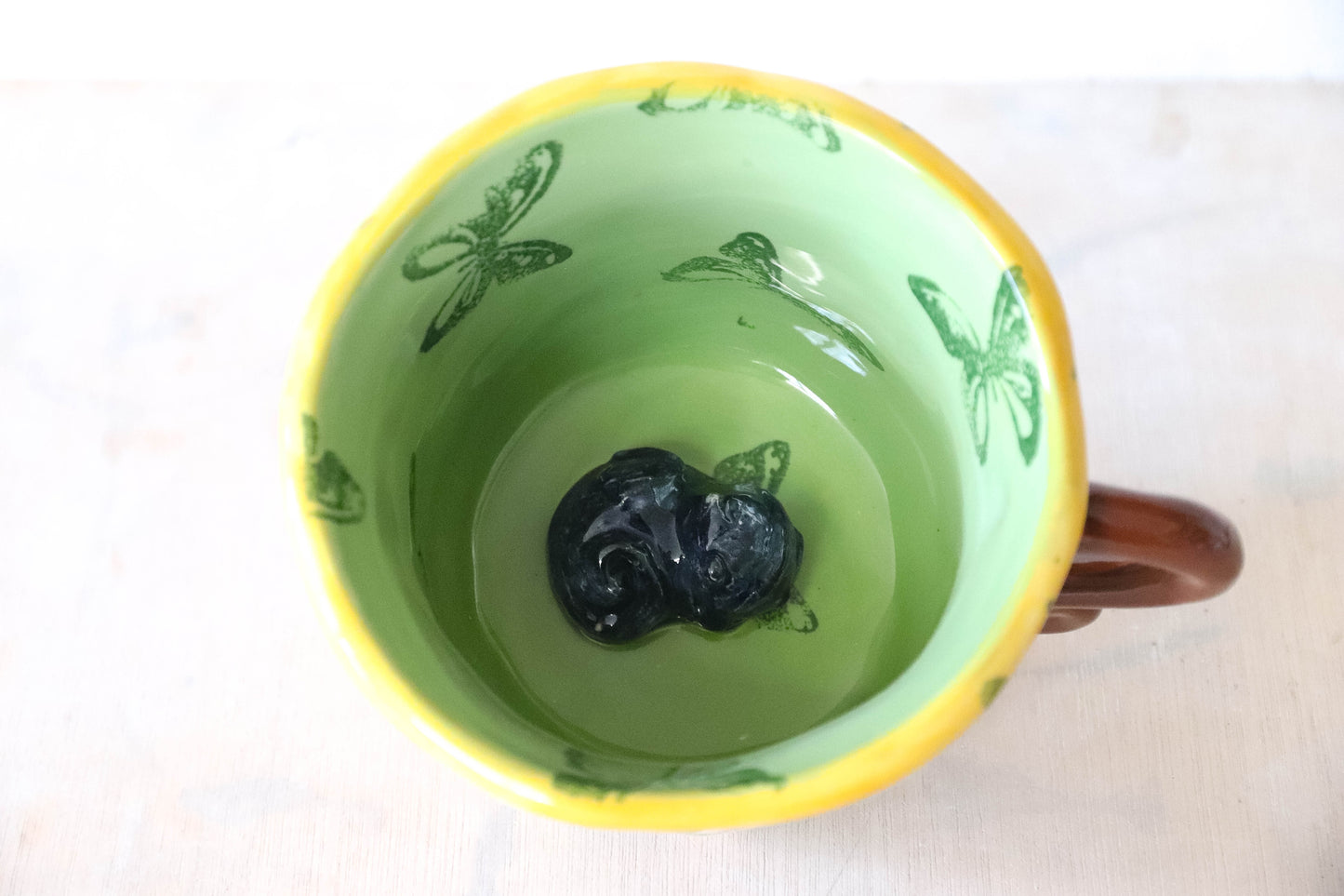 Peekaboo Dragon Throne of Glass Mug