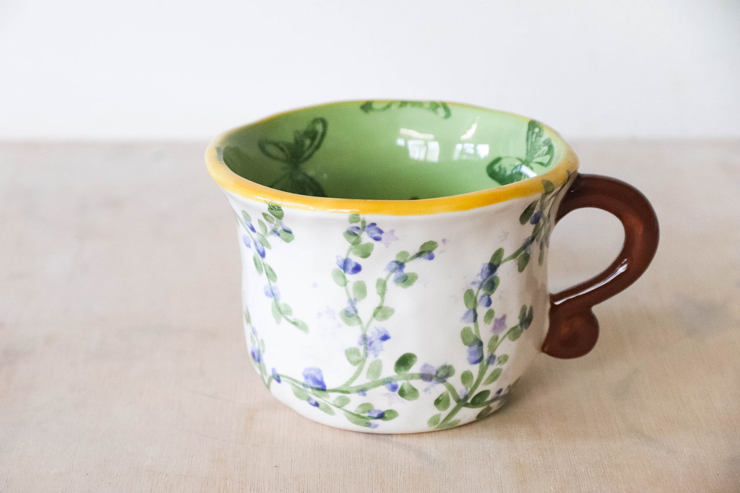 Peekaboo Dragon Throne of Glass Mug