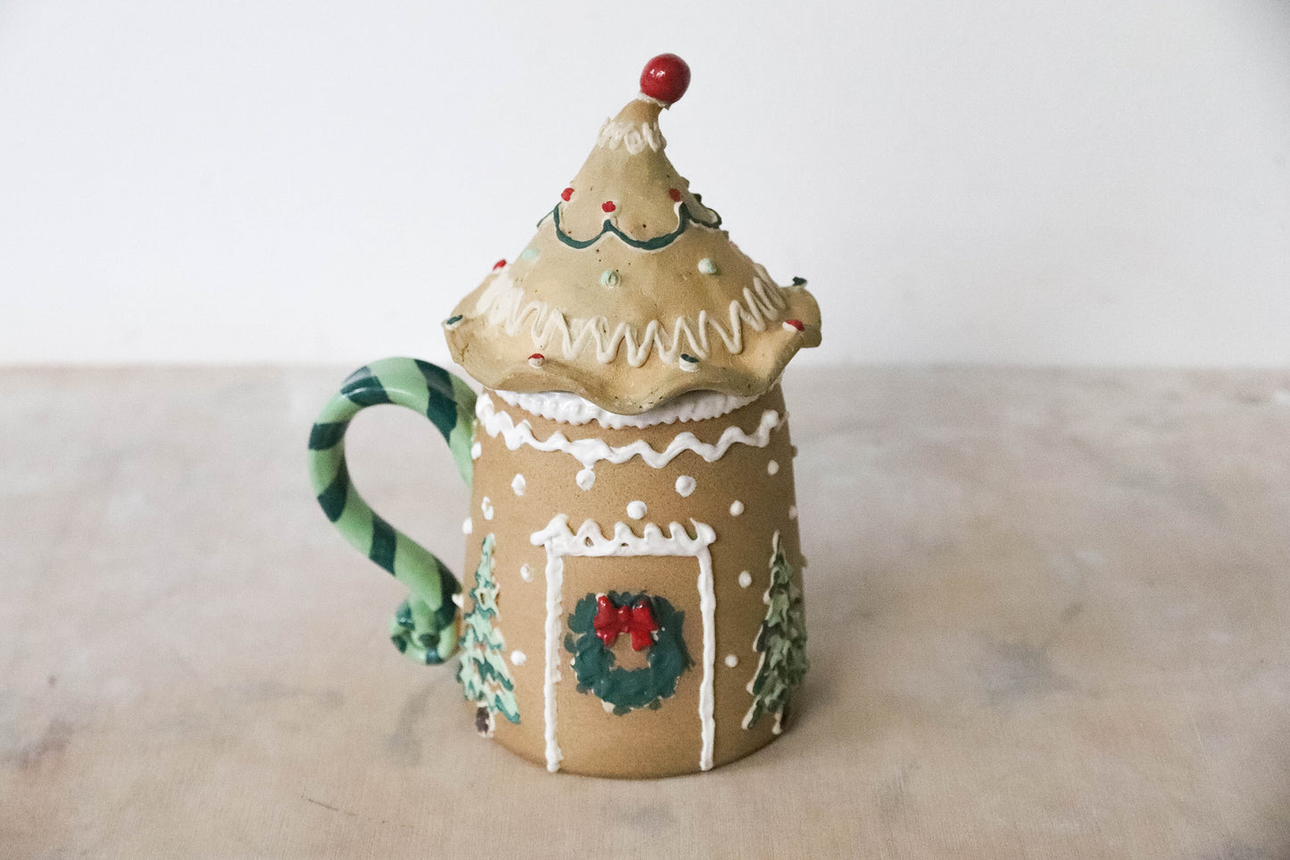 Gingerbread Lidded Green Stoneware Mug