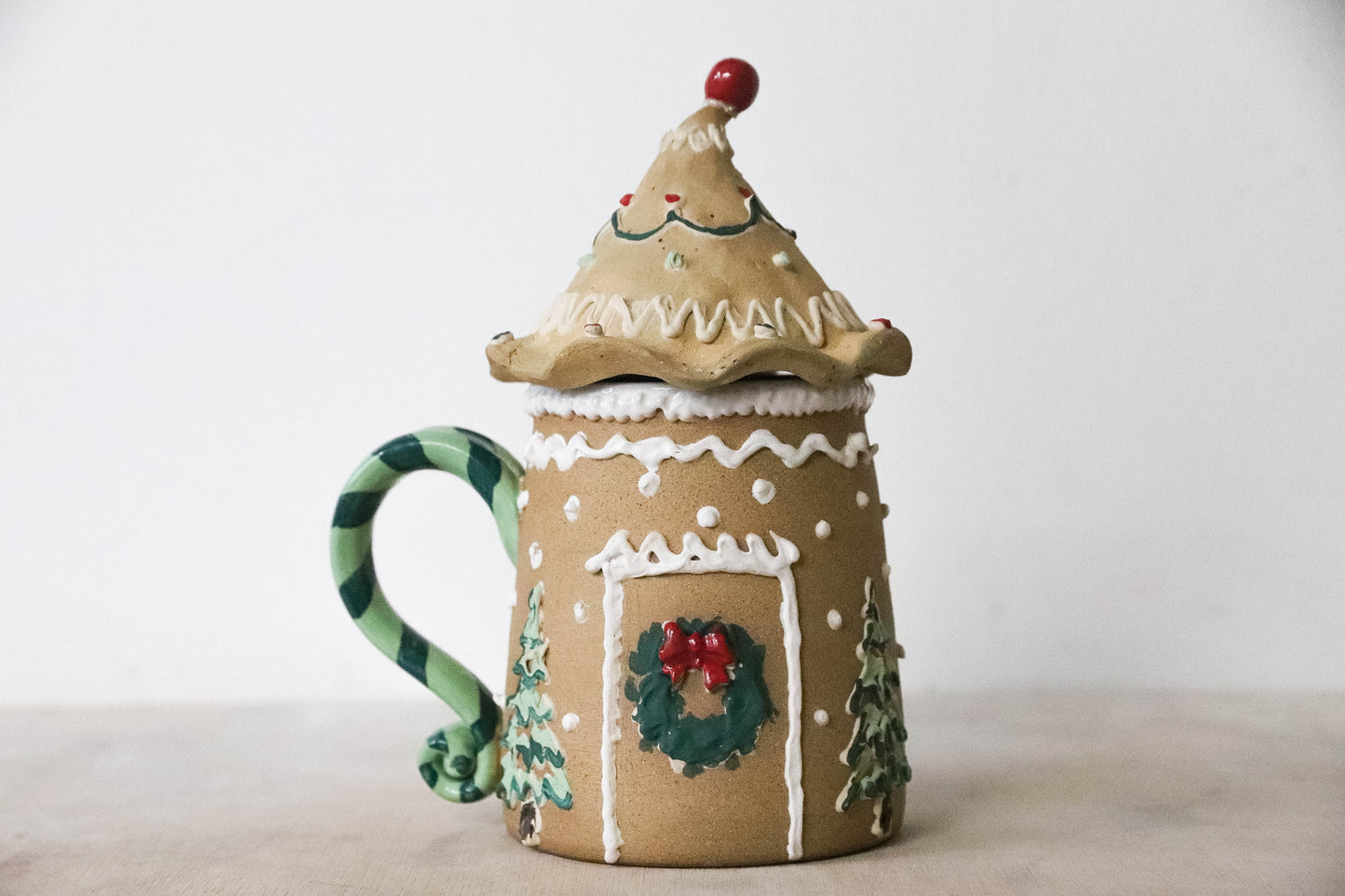 Gingerbread Lidded Green Stoneware Mug