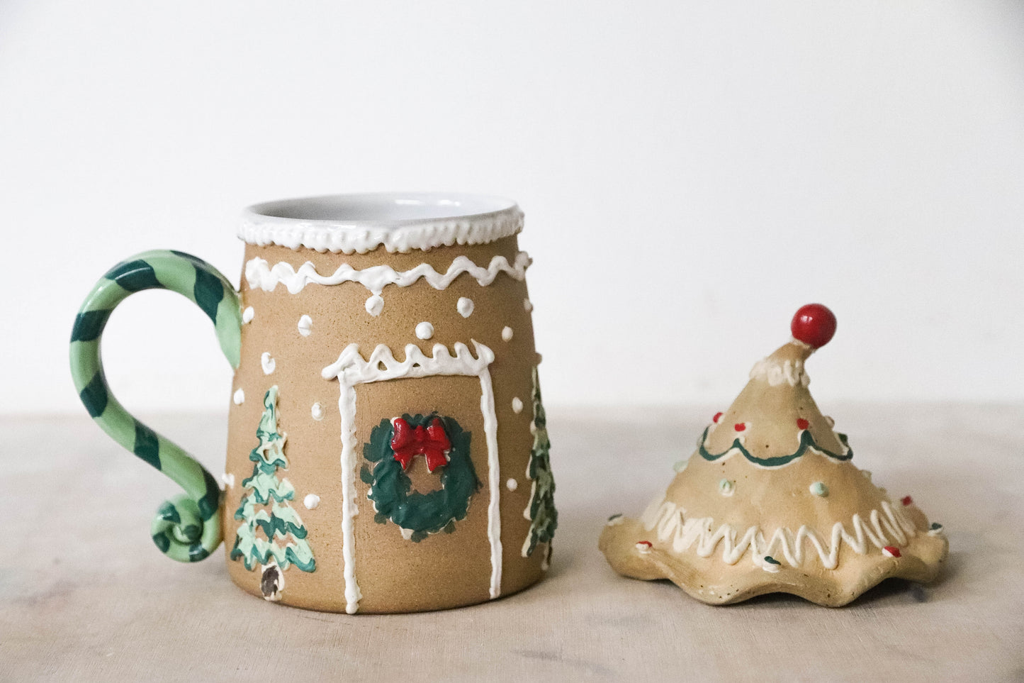 Gingerbread Lidded Green Stoneware Mug