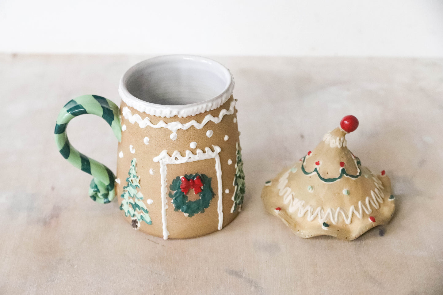 Gingerbread Lidded Green Stoneware Mug