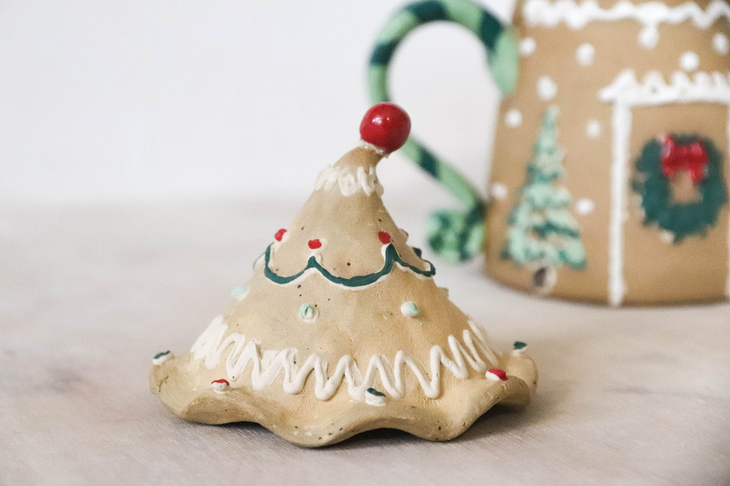 Gingerbread Lidded Green Stoneware Mug