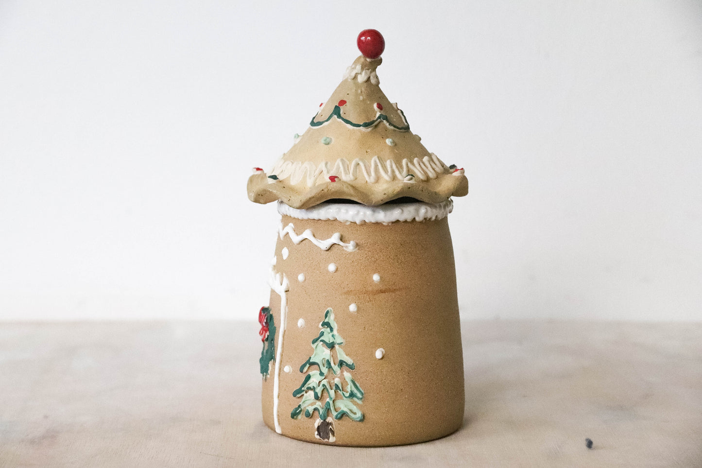 Gingerbread Lidded Green Stoneware Mug