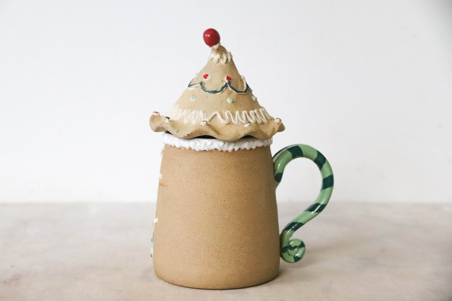 Gingerbread Lidded Green Stoneware Mug