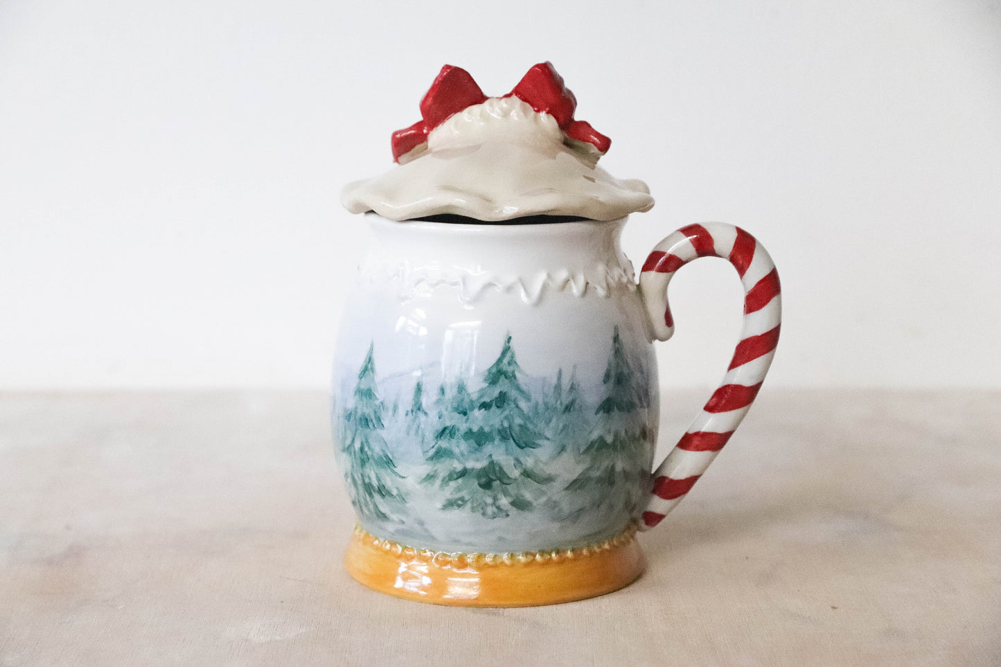 Lidded Snowglobe Mug