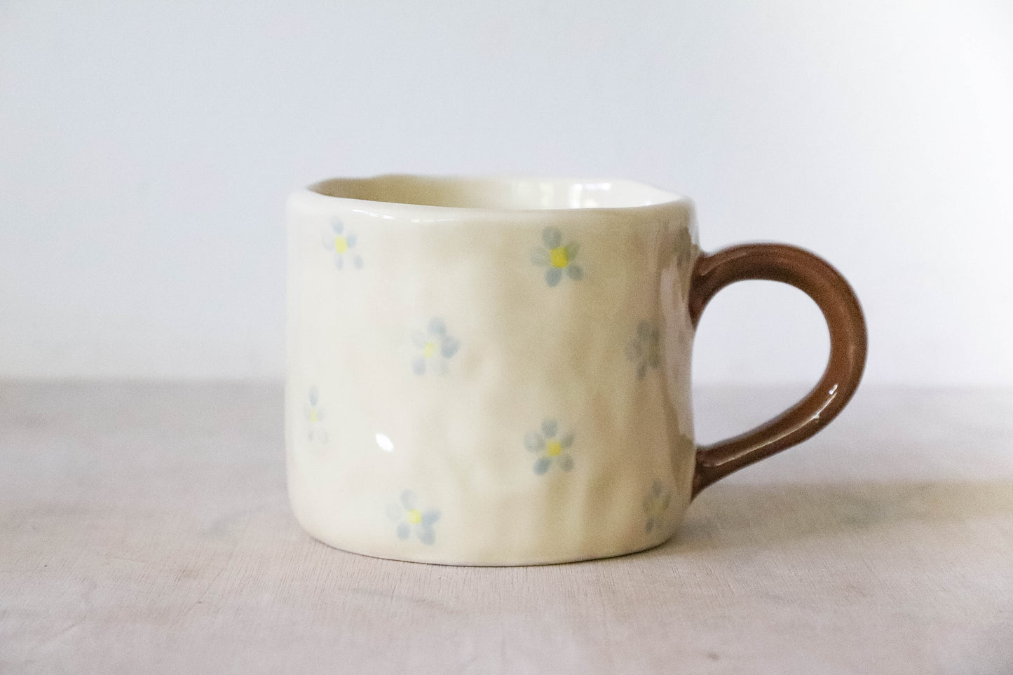 Misty Mountains Daisy Mug Medium