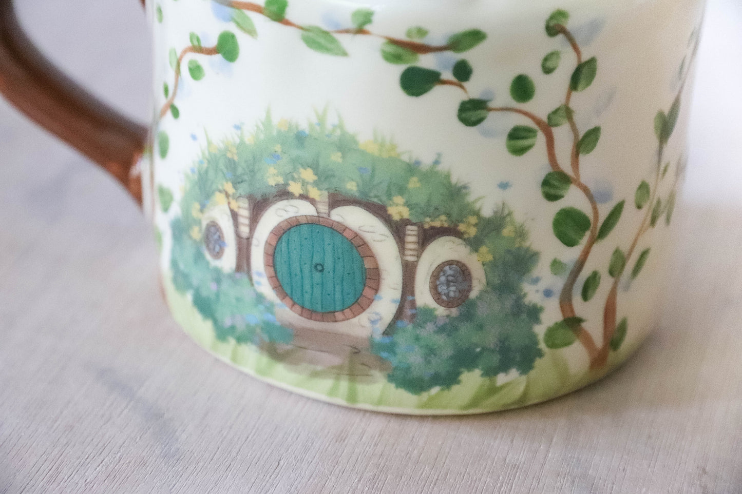 Hobbit House Vines Mug Large