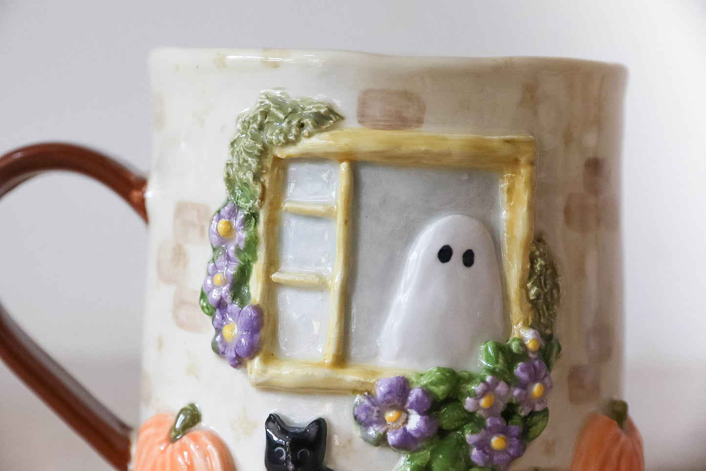 Ghost Window Round Mug