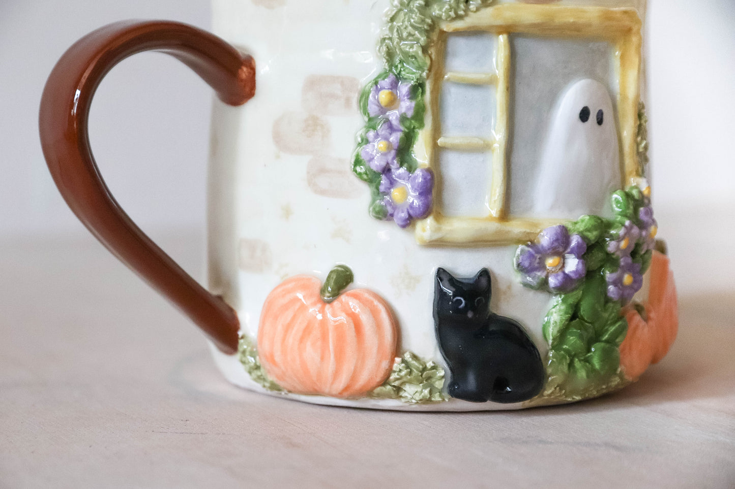 Ghost Window Round Mug