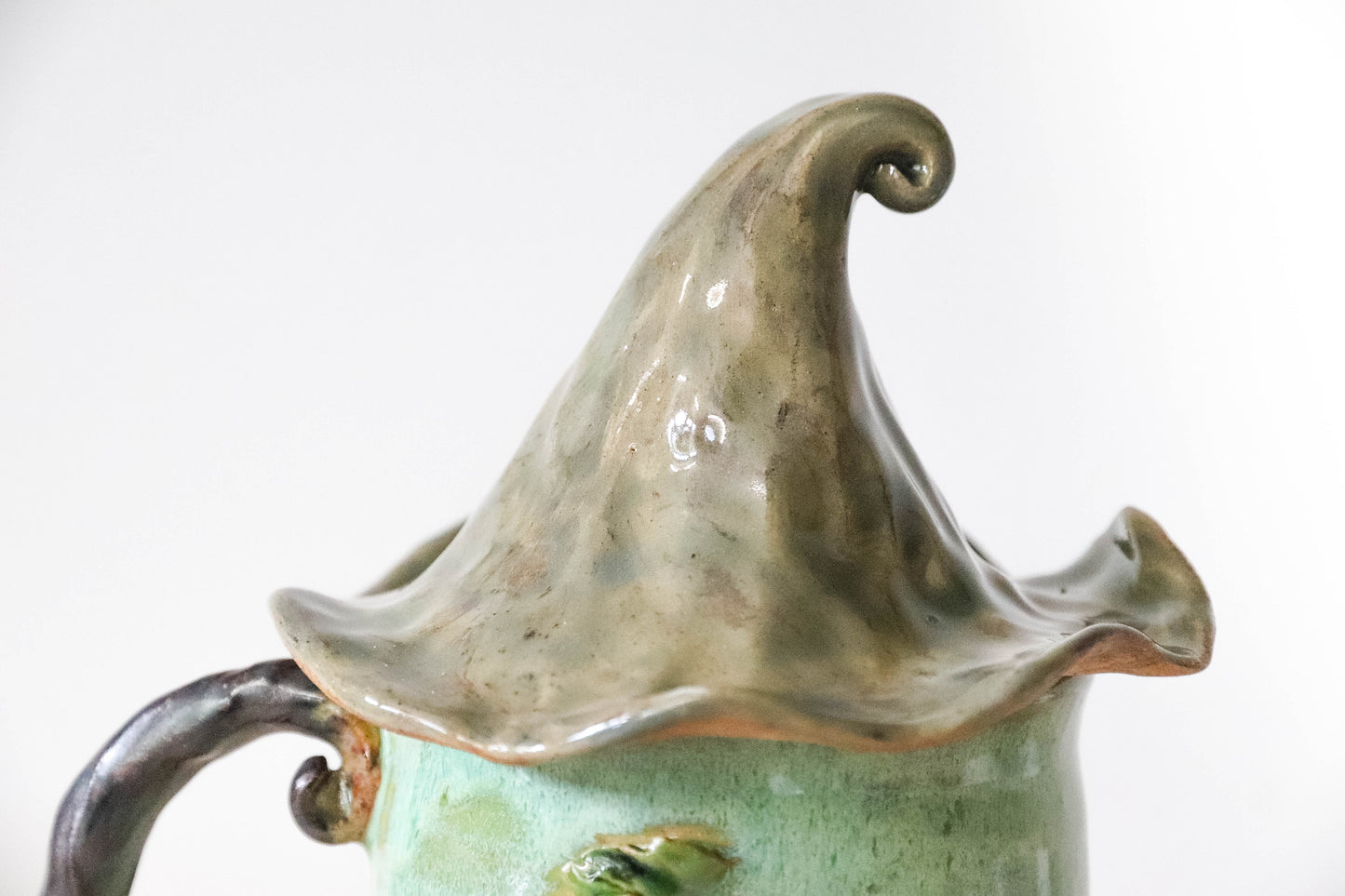 Hobbit Pipe Stoneware Pot