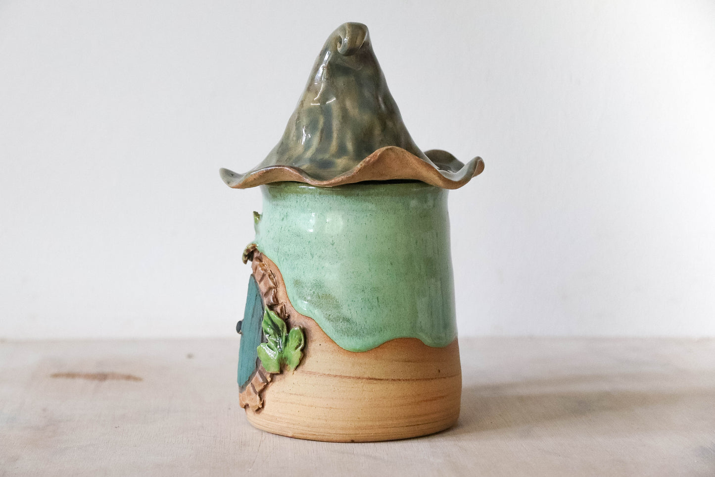 Hobbit Pipe Stoneware Pot